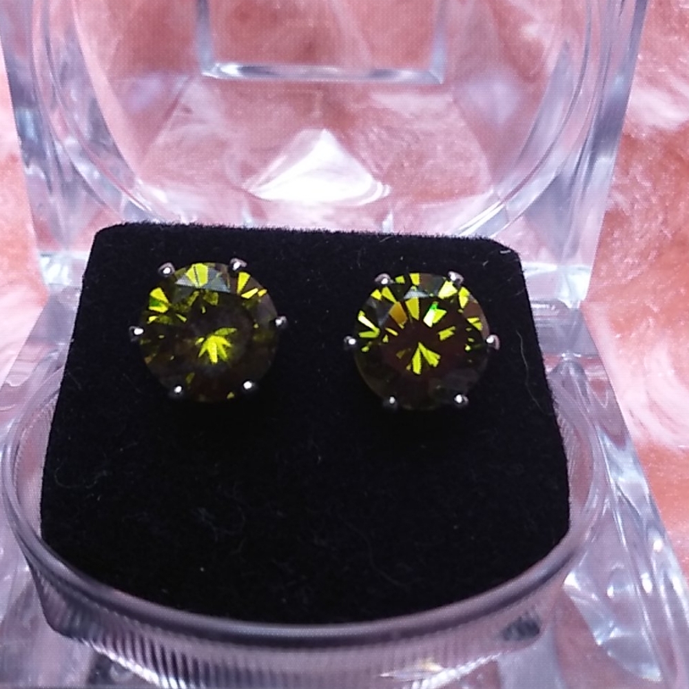 Earrings - Picture 2 of 3